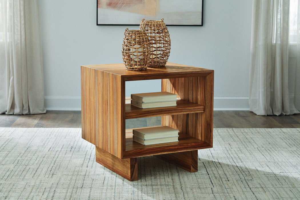 Dressonni End Table